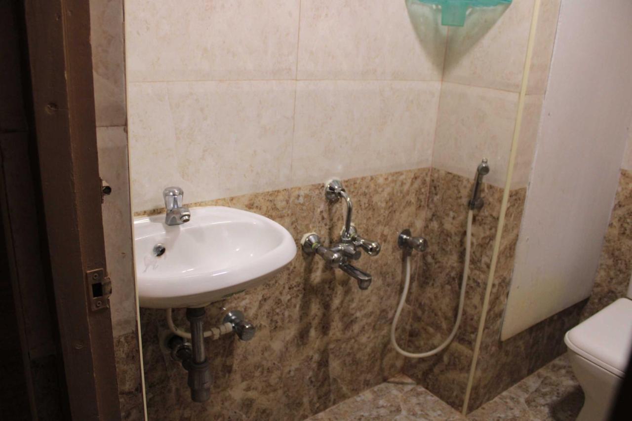 Hotel Adhi Residency - Cleanliness & Friendliness Room Vl Vardharaja Temple Kanchipuram Exterior foto