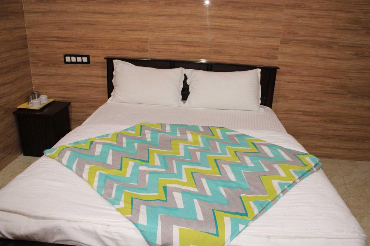 Hotel Adhi Residency - Cleanliness & Friendliness Room Vl Vardharaja Temple Kanchipuram Exterior foto