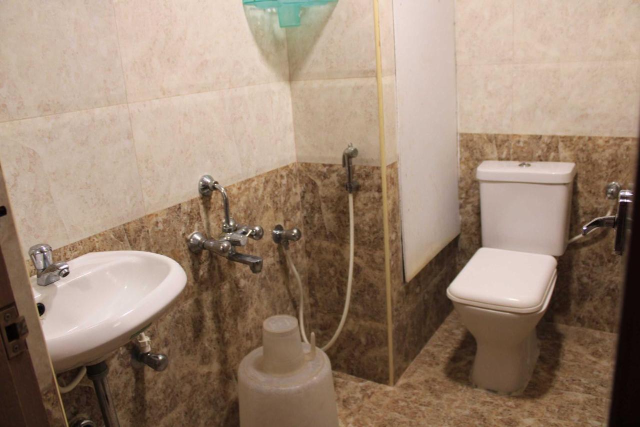 Hotel Adhi Residency - Cleanliness & Friendliness Room Vl Vardharaja Temple Kanchipuram Exterior foto