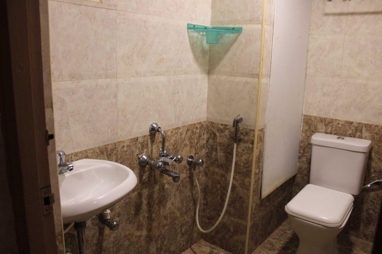 Hotel Adhi Residency - Cleanliness & Friendliness Room Vl Vardharaja Temple Kanchipuram Exterior foto