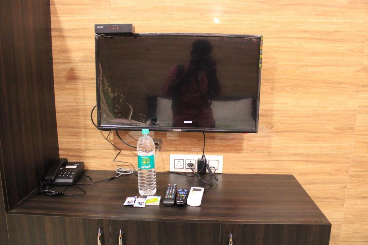 Hotel Adhi Residency - Cleanliness & Friendliness Room Vl Vardharaja Temple Kanchipuram Exterior foto