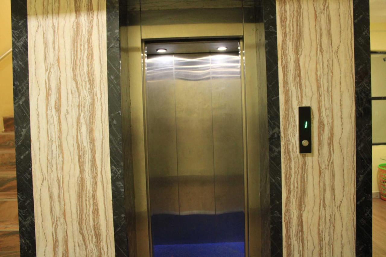 Hotel Adhi Residency - Cleanliness & Friendliness Room Vl Vardharaja Temple Kanchipuram Exterior foto